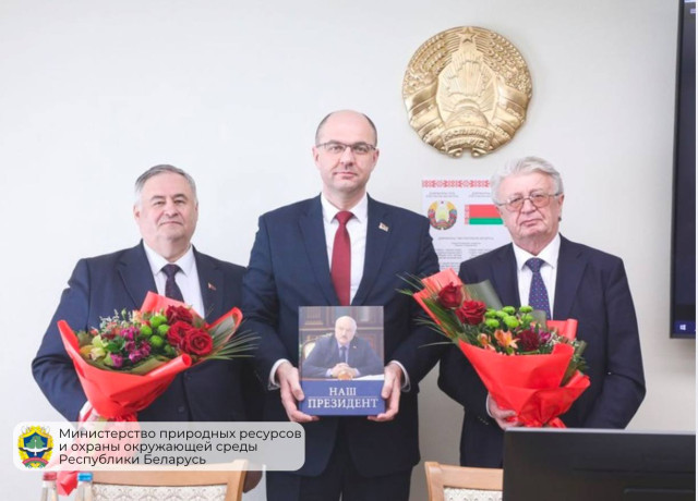 Уникальный документально-биографический очерк «Наш Президент» презентовали в Министерстве природных ресурсов и охраны окружающей среды