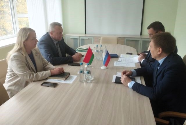 Александр Корбут встретился с представителем Министерства экономического развития Российской Федерации в Республике Беларусь Ильей Федоровым